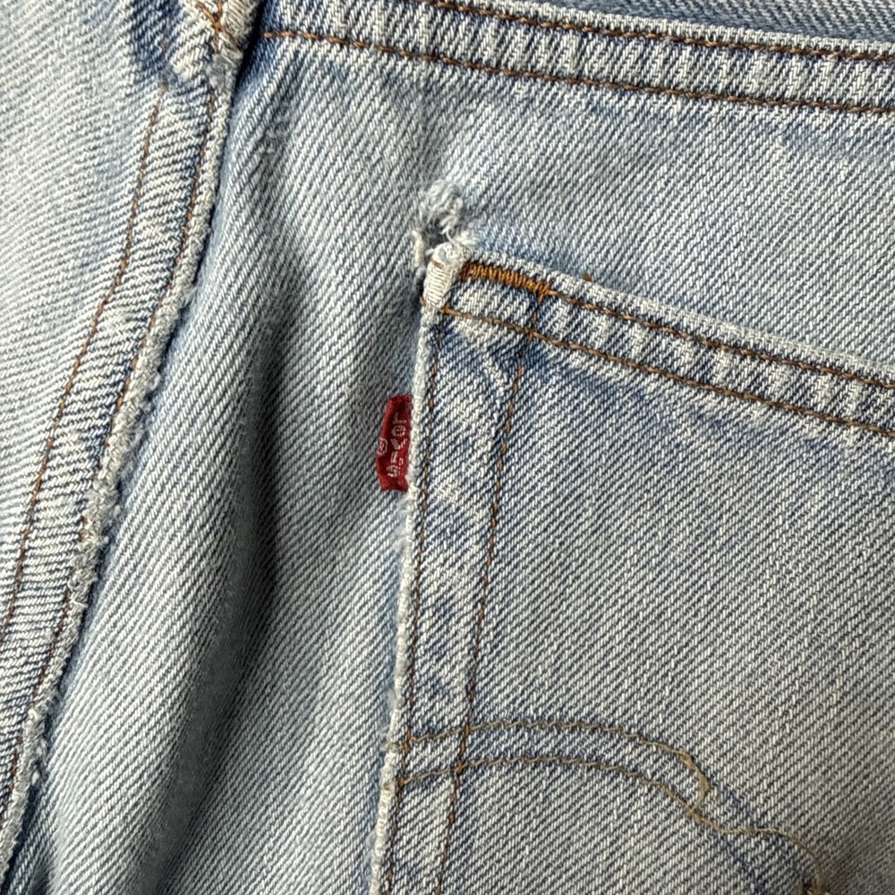 Vintage Lev's 505 Jeans Men 38x30 Blue Denim Light Wash Straight Regular Y2K - Picture 9 of 16